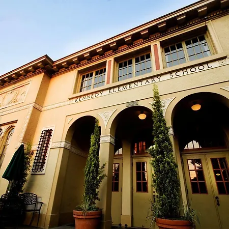 Mcmenamins Kennedy School Hotel